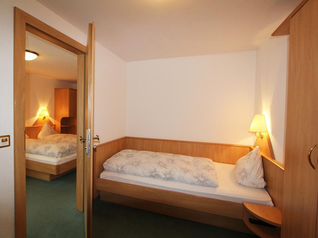 Hotel Monte-Moro Saas-Almagell Oda fotoğraf