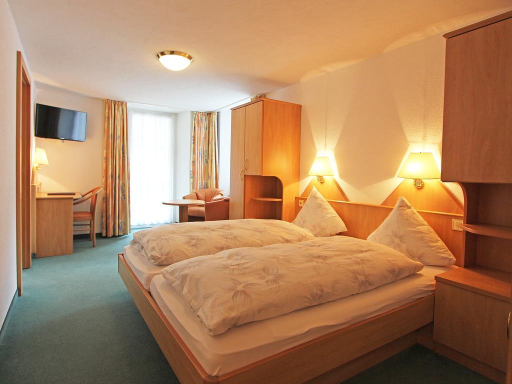 Hotel Monte-Moro Saas-Almagell Oda fotoğraf